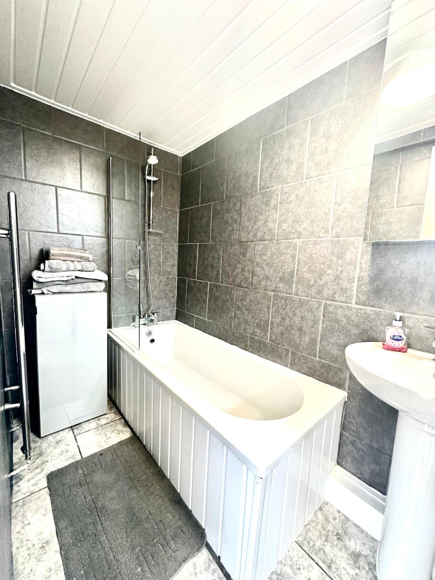 Arthur Street, Stylish 3 Bedroom House キングストン・アポン・ハル エクステリア 写真